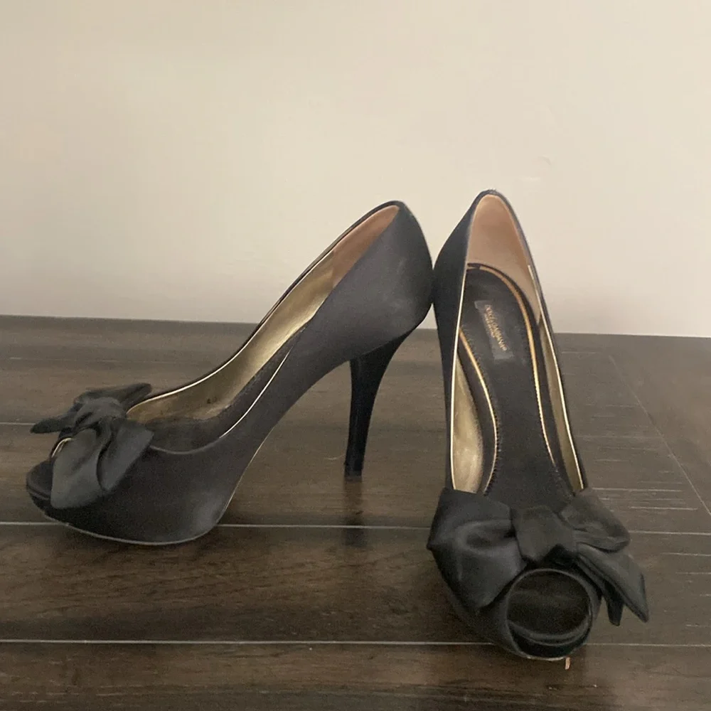 Dolce & Gabbana Black Heels with Elegant Bow - Picture 2 of 12